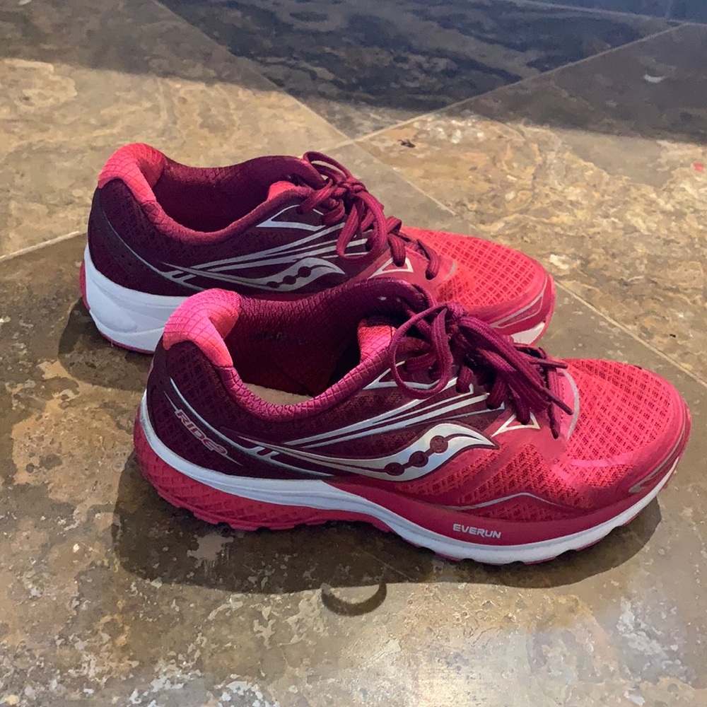 Pink Saucony running shoes, 6.5